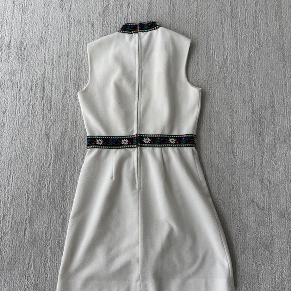 Vintage 60-70s Frock Style Dress with Floral Folk Art Details Size 6 - Picture 3 of 3